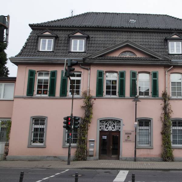 Die Haushaltsnöte, mit denen die Politik im Rösrather Rathaus umgehen muss, bringt auch die CDU in die Bredouille: Ihr Bürgermeisterkandidat tritt anders auf als die Mehrheit der CDU-Fraktion.