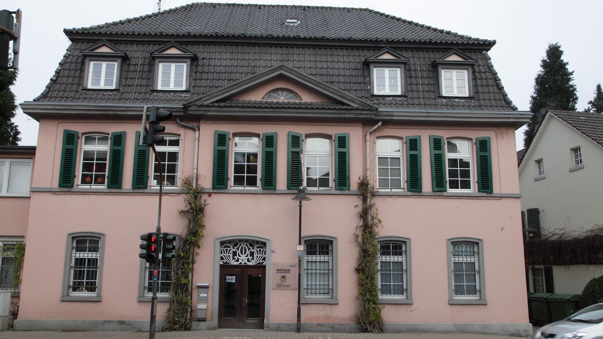 Im Rösrather Rathaus müssen die Verantwortlichen mit einer schwierigen Finanzlage umgehen. Die Steuerbelastung der Bürger steigt.