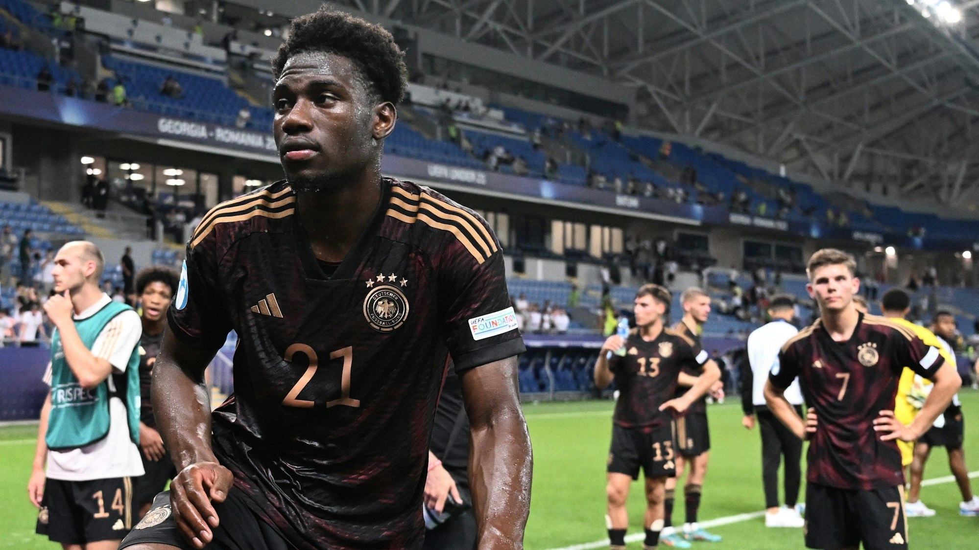 Könnte von Eintracht Frankfurt zum 1,. FC Köln wechseln: U21-Nationalspieler Faride Alidou (l).