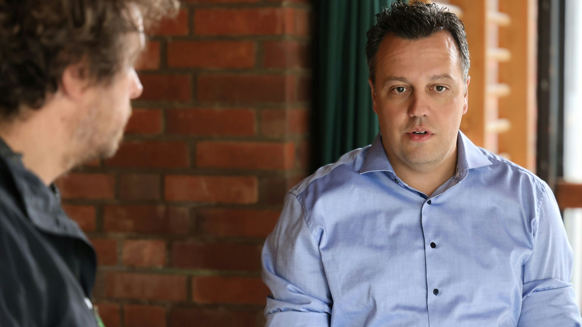 Euskirchens Bürgermeister Sacha Reichelt ist sichtlich mitgenommen, wenn er an die Flutkatastrophe denkt.