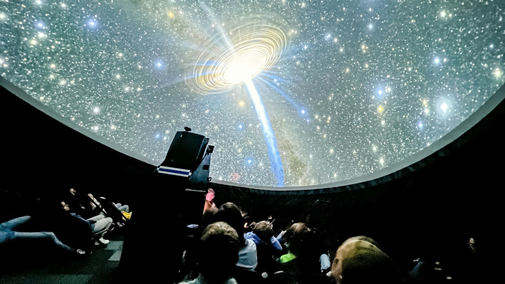 Mobile Planetariumsshow gastiert auf der Hofgartenwiese