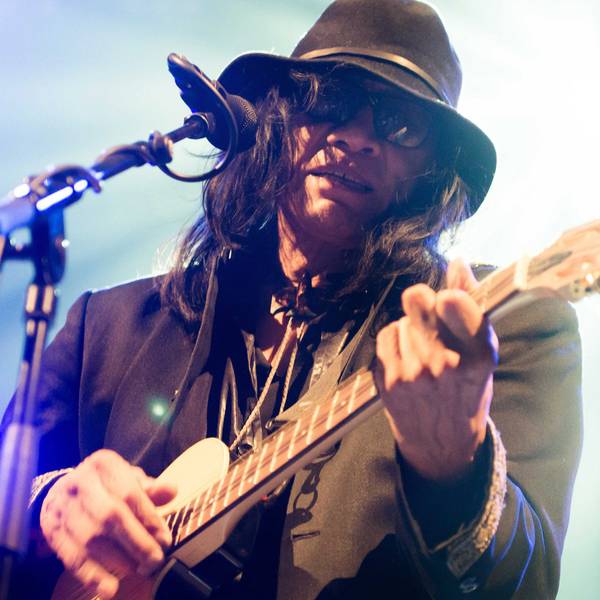 Der US-amerikanische Singer-Songwriter Sixto Diaz Rodriguez 2013 während eines Auftritts in Amsterdam. Rodriguez ist im Alter von 81 Jahren gestorben.