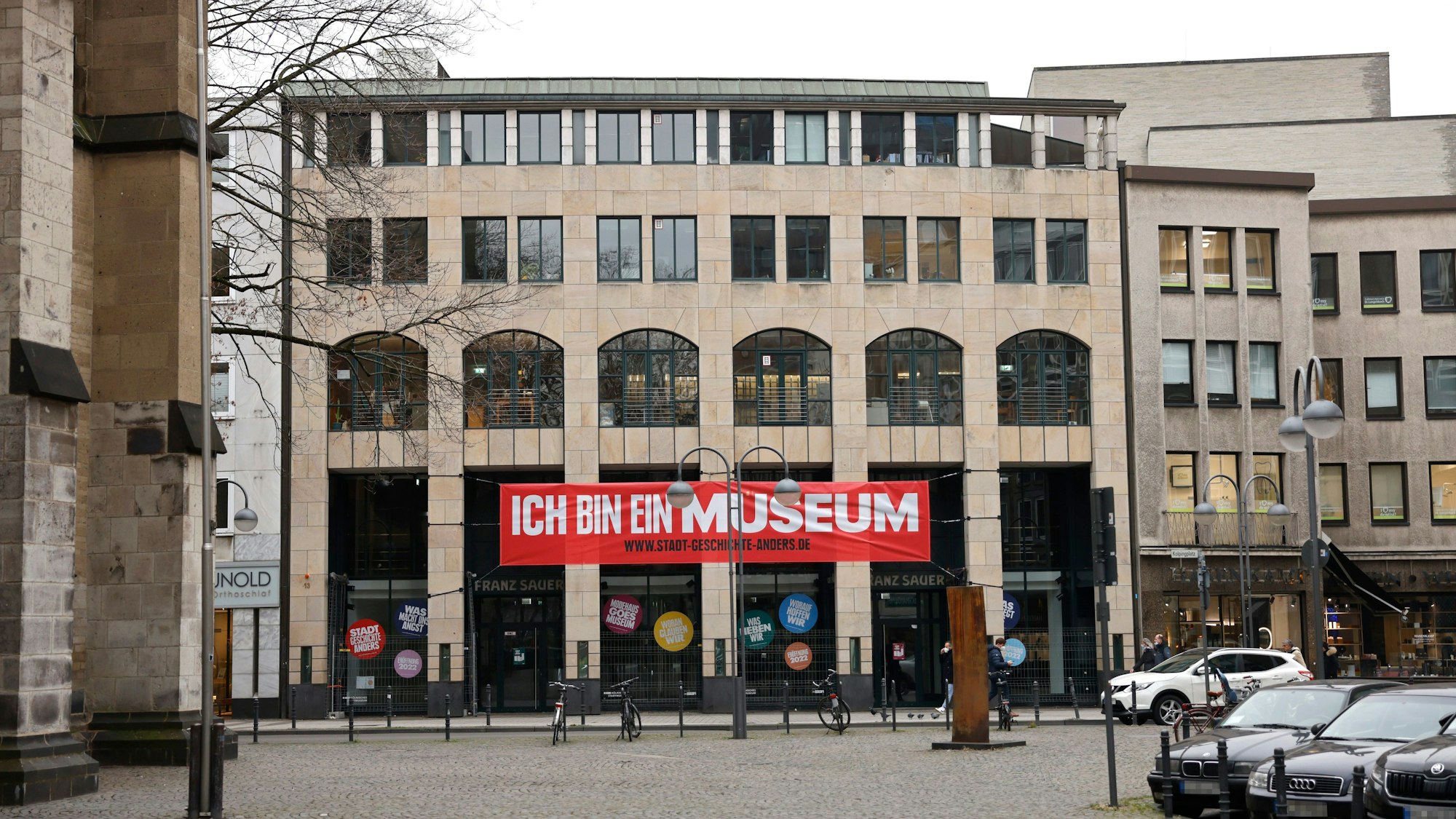 Im ehemaligen Modehaus Sauer soll das Stadtmuseum heimisch werden, doch weder Eröffnungstermin noch Leitung stehen fest.
