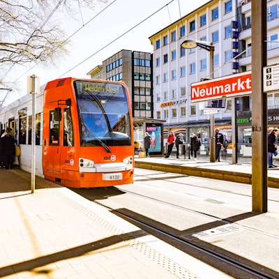 Eine Bahn der KVB an der Haltestelle Neumarkt (Symbolbild)