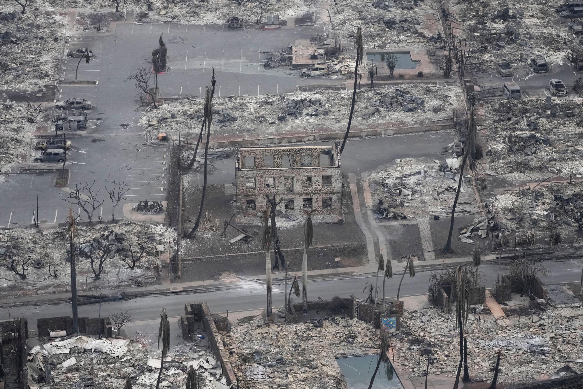 Eine durch einen Waldbrand zerstörte Gegend in Lahaina. Auf der kleinen Insel Maui im US-Bundesstaat Hawaii herrscht aufgrund verheerender Busch- und Waldbrände der Ausnahmezustand.