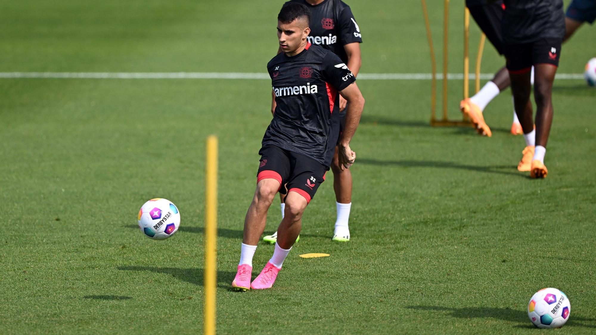 Leverkusens Gustavo Puerta in Aktion während des Trainings