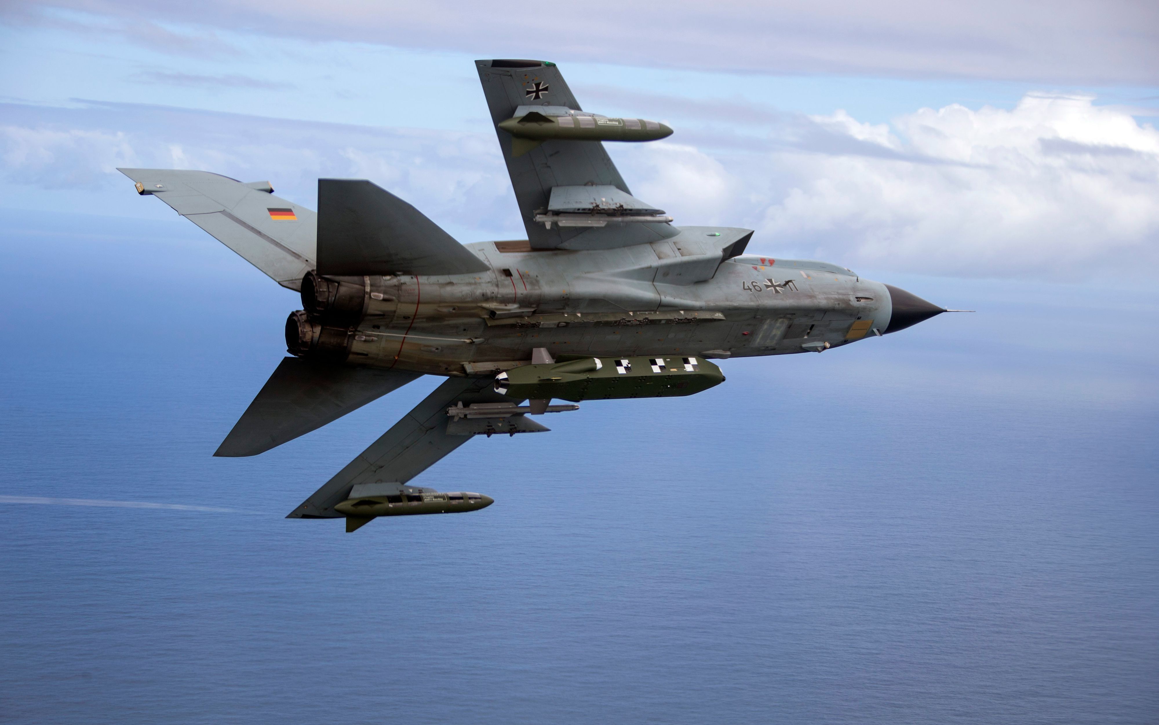 Ein Taurus-Lenkflugkörper hängt unter dem Rumpf eines Tornado der Bundeswehr, Archivfoto von 2017.