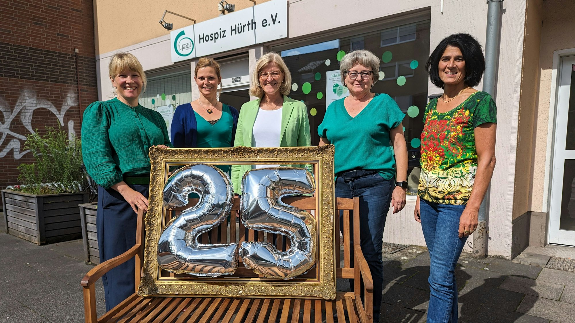 Auf dem Foto sind Frauen zu sehen, die dem Hospizverein Hürth angehören.