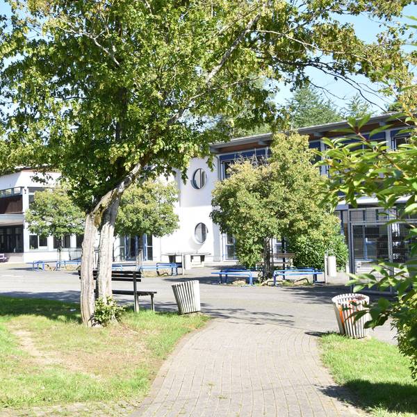 Der Schulhof der Gesamtschule Windeck am Standort Herchen