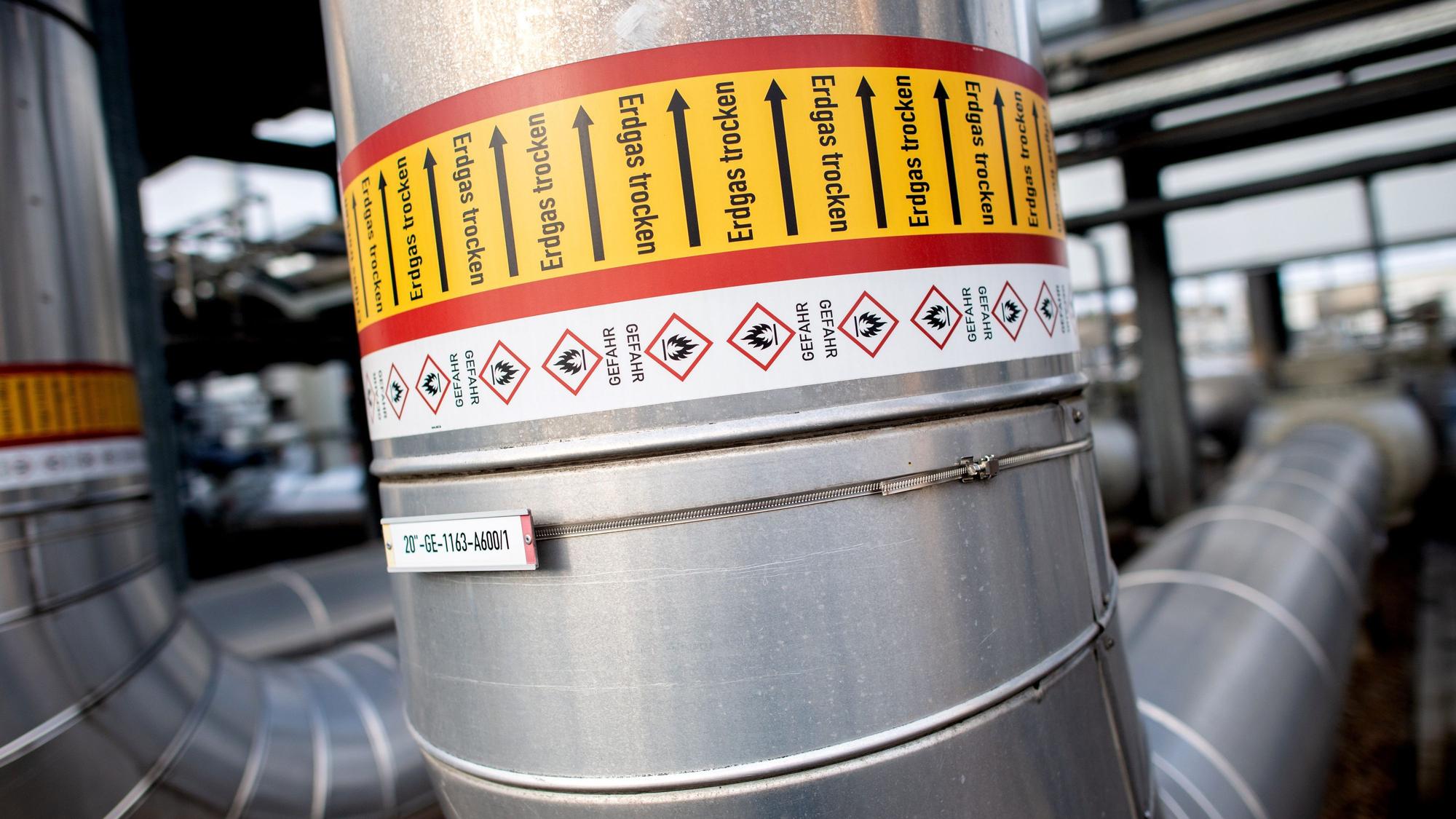 Kühlrohre in einem Gasspeicher: Die Füllstände lassen hoffen, dass es im Winter keine Versorgungslücken gibt. Sparsames Heizen ist aber trotzdem angesagt.