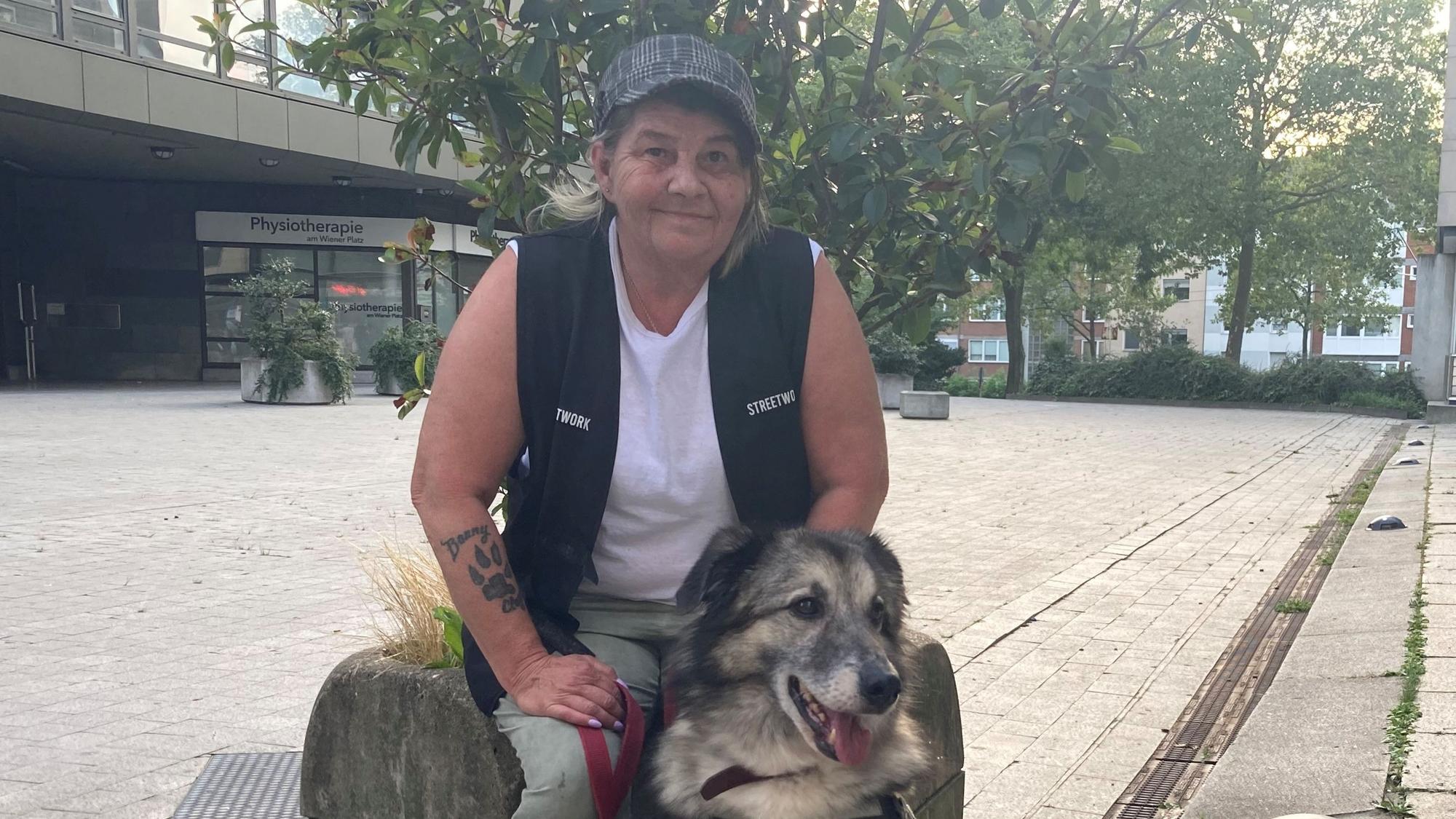 Linda Rennings mit ihrem Hund Clyde.