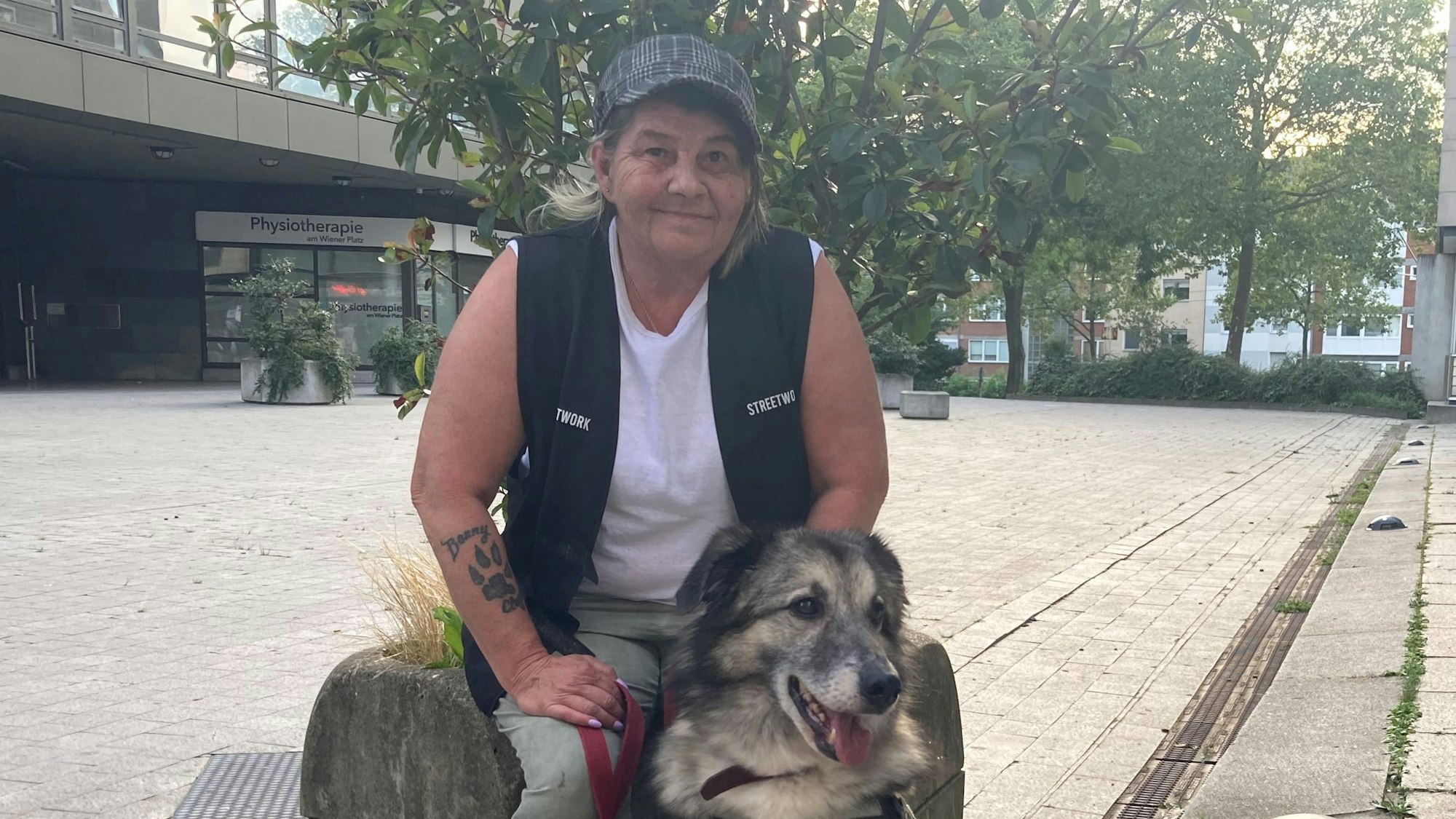 Linda Rennings mit ihrem Hund Clyde.