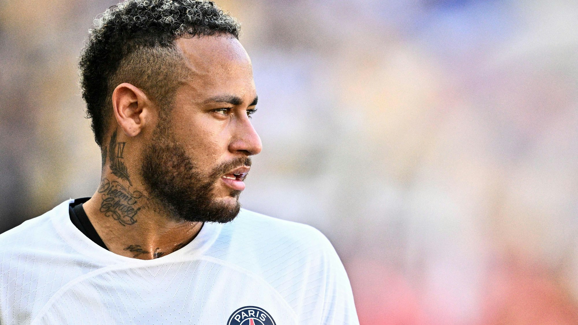Der brasilanische Fußballstar Neymar im Trikot von Paris Saint-Germain.