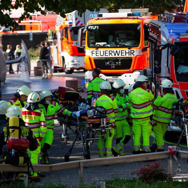 Die Zahl der Rettungseinsätze hat in den vergangenen Jahren in Köln zugenommen (hier ein Einsatz am Ebertplatz). Nun folgt für die Mitarbeitenden die ersehnte Rückkehr zur 24-Stunden-Schicht.