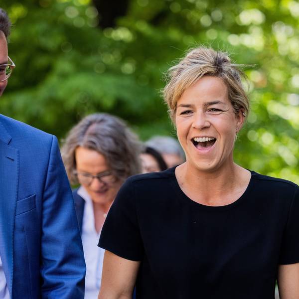 Das NRW-Führungsduo Hendrik Wüst und Mona Neubaur bekommt vom FDP-Landeschef keine guten Noten.