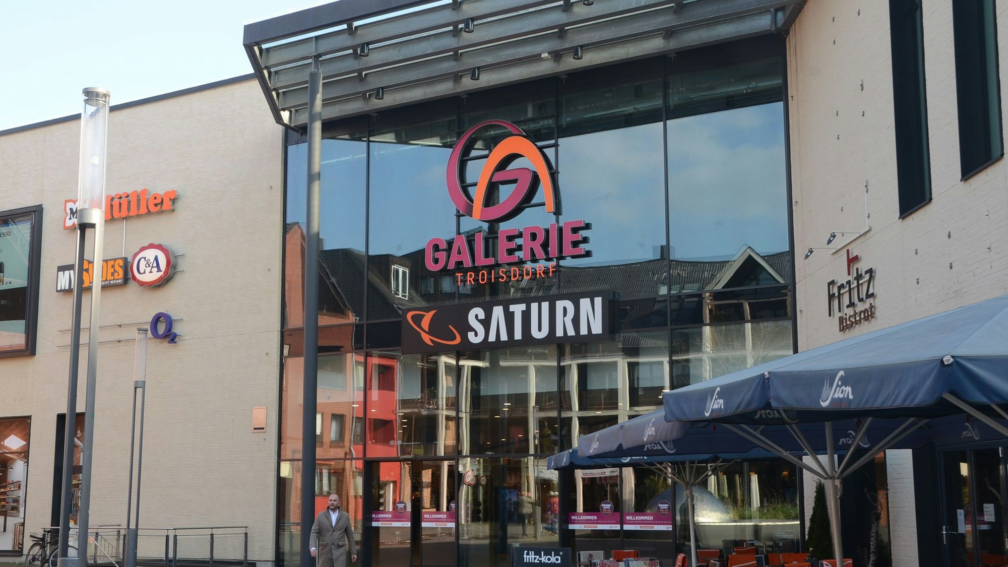 Der Eingangsbereich eines Einkaufszentrums.