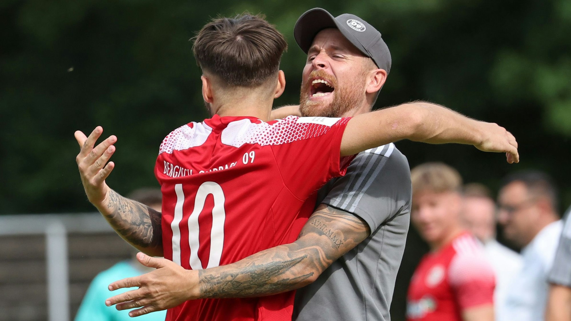 Trainer Mike Wunderlich und Thomas Idel jubeln