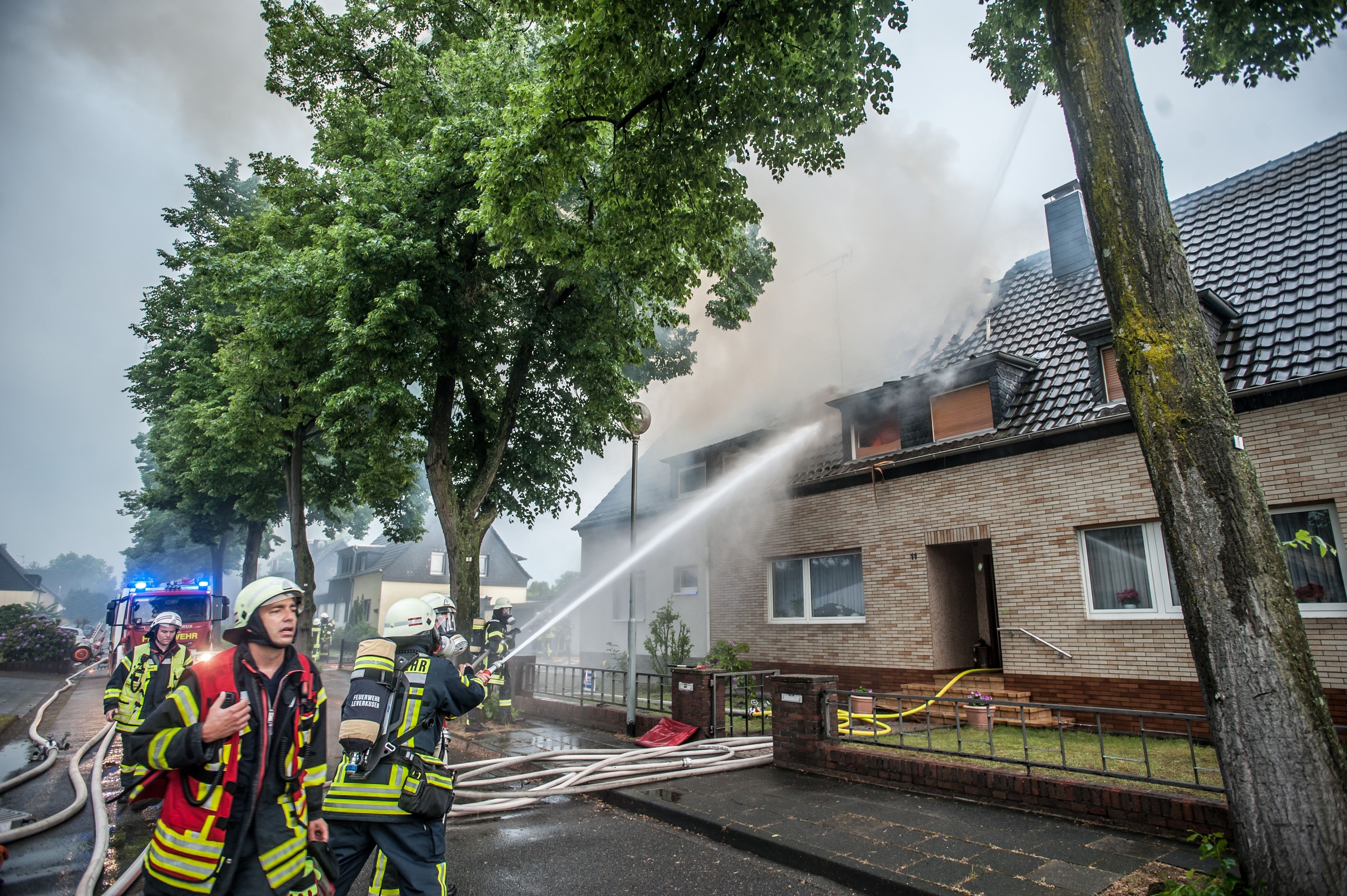 Haus brennt in Ratherkämp. Foto: Ralf Krieger