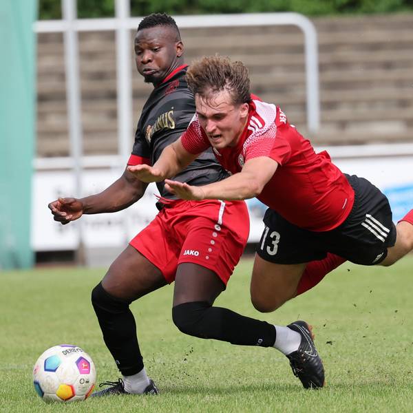 sport Mittelrheinliga
SV09 Porz
Rexhep Ajdari gegen Amadou Sadio Camara