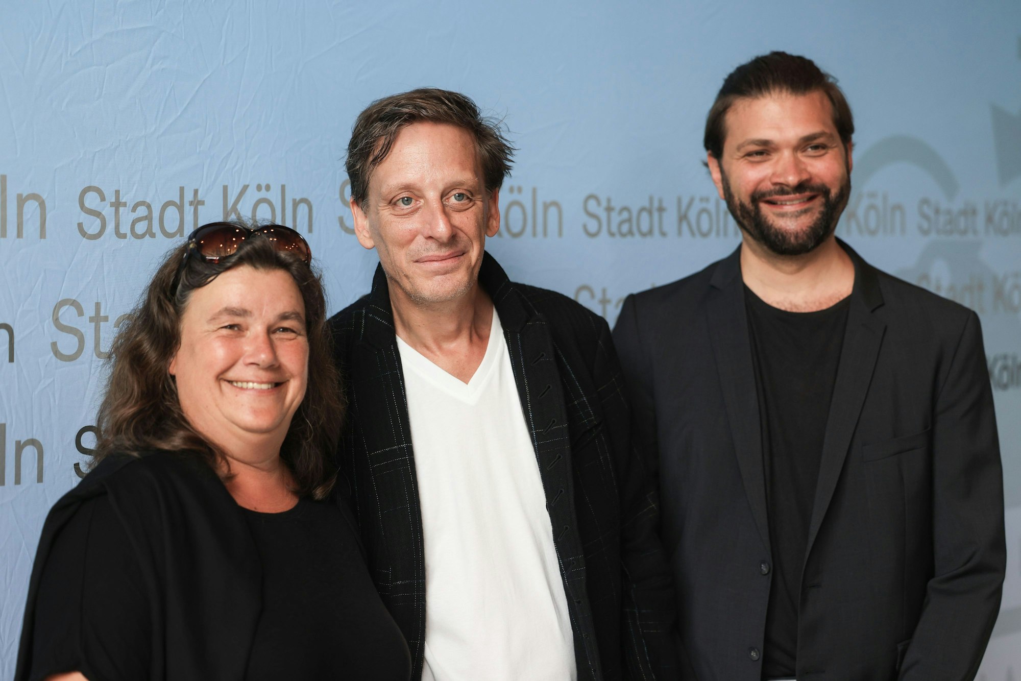 Kay Voges (M), zukünftiger Intendant des Kölner Schauspiel mit seinen Dramaturgen, Alexander Kerlin (r) und Mirjam Beck (l).