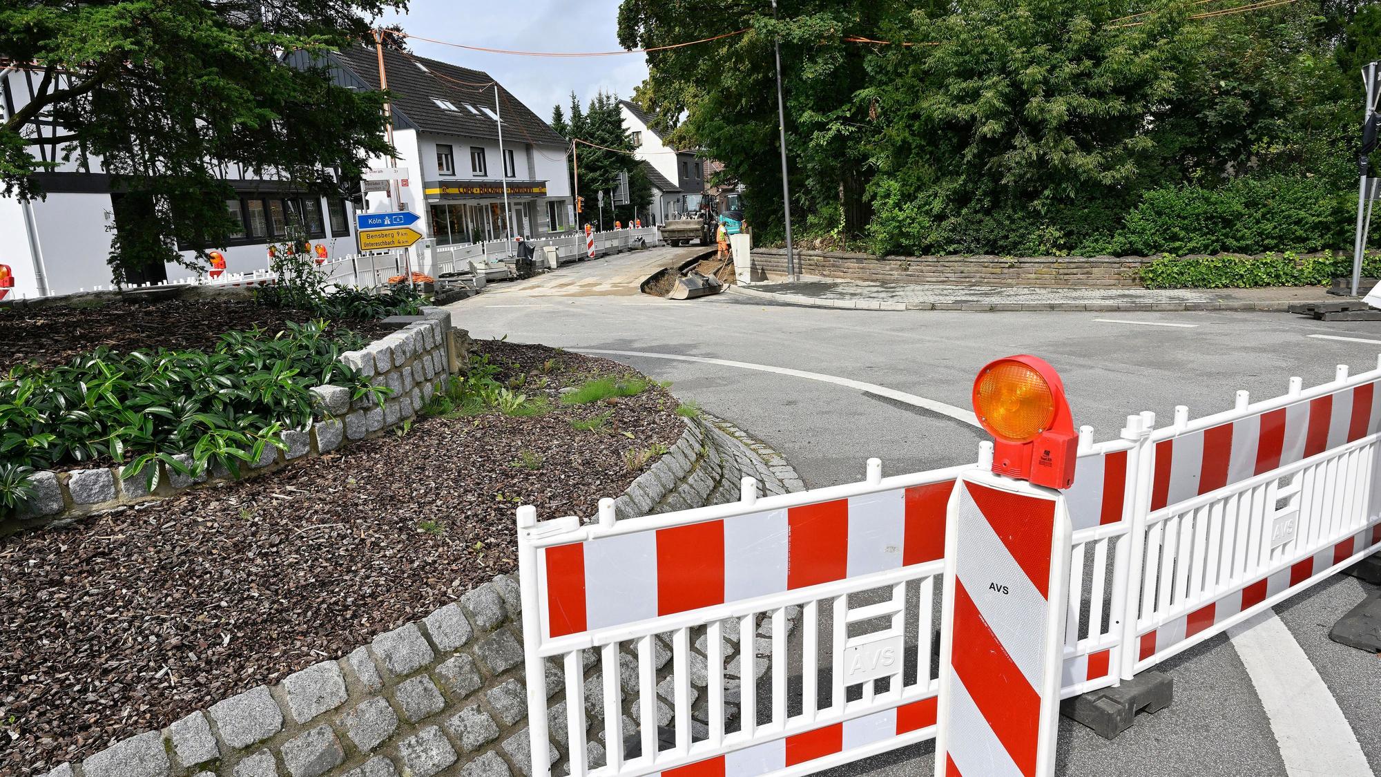 Der gesperrte Kreisel in Overath-Heiligenhaus.