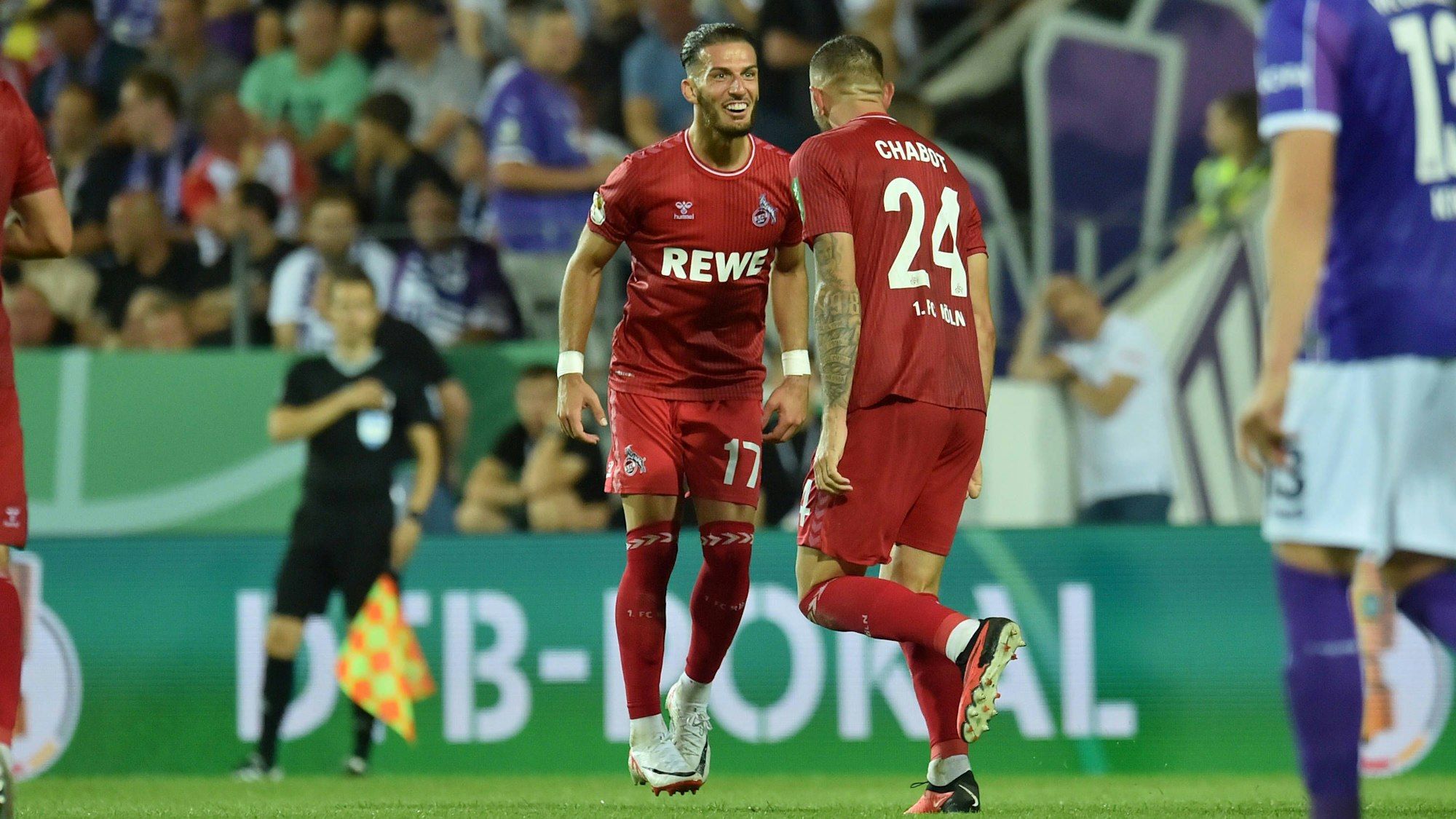 DFB Pokal - VfL Osnabrück - 1. FC Köln am 14.08.2023 an der Bremer Brücke in Osnabrück Jubel, Torjubel, Torschuetze, Torschütze Julian Chabot Koeln jubelt nach seinem Tor mit Leart Paqarada