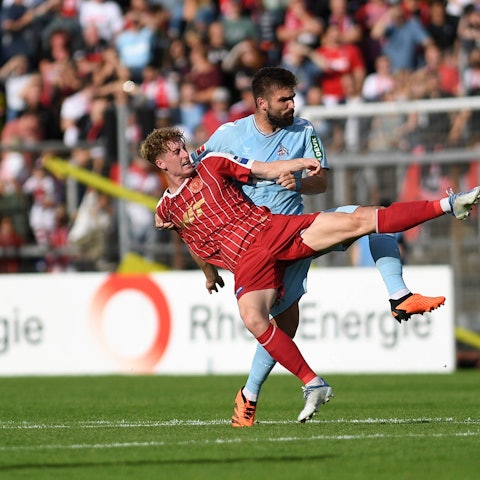 28.07.2023, Cologne, Germany, Suedstadion, SC Fortuna Koeln vs 1. FC Koeln - Testspiel, Justin Steinkoetter Fortuna Koeln und Nikola Soldo 1. FC Koeln im Zweikampf Foto Ralf Treese, Ralf Treese Cologne Suedstadion North Rhine-Westphalia Germany *** 28 07 2023, Cologne, Germany, Suedstadion, SC Fortuna Koeln vs 1 FC Koeln test match, Justin Steinkoetter Fortuna Koeln and Nikola Soldo 1 FC Koeln in duel Photo Ralf Treese, Ralf Treese Cologne Suedstadion North Rhine Westphalia Germany / 521_FOR1FC120230727_015 / Treese-521