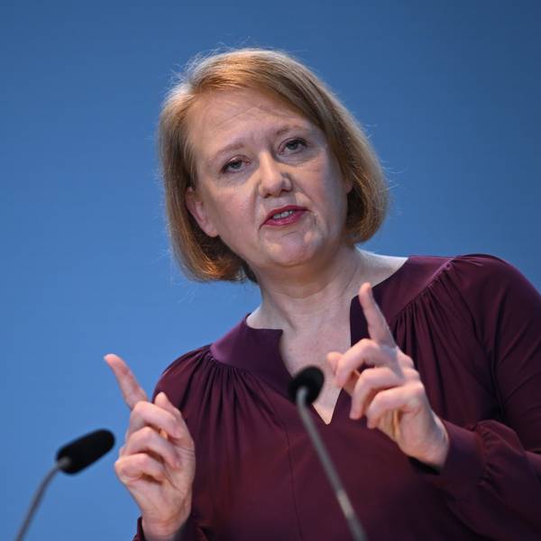 Lisa Paus (Bündnis 90/Die Grünen), Bundesministerin für Familie, Frauen, Senioren und Jugend spricht bei einer Pressekonferenz.