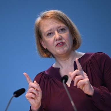 Lisa Paus (Bündnis 90/Die Grünen), Bundesministerin für Familie, Frauen, Senioren und Jugend spricht bei einer Pressekonferenz.