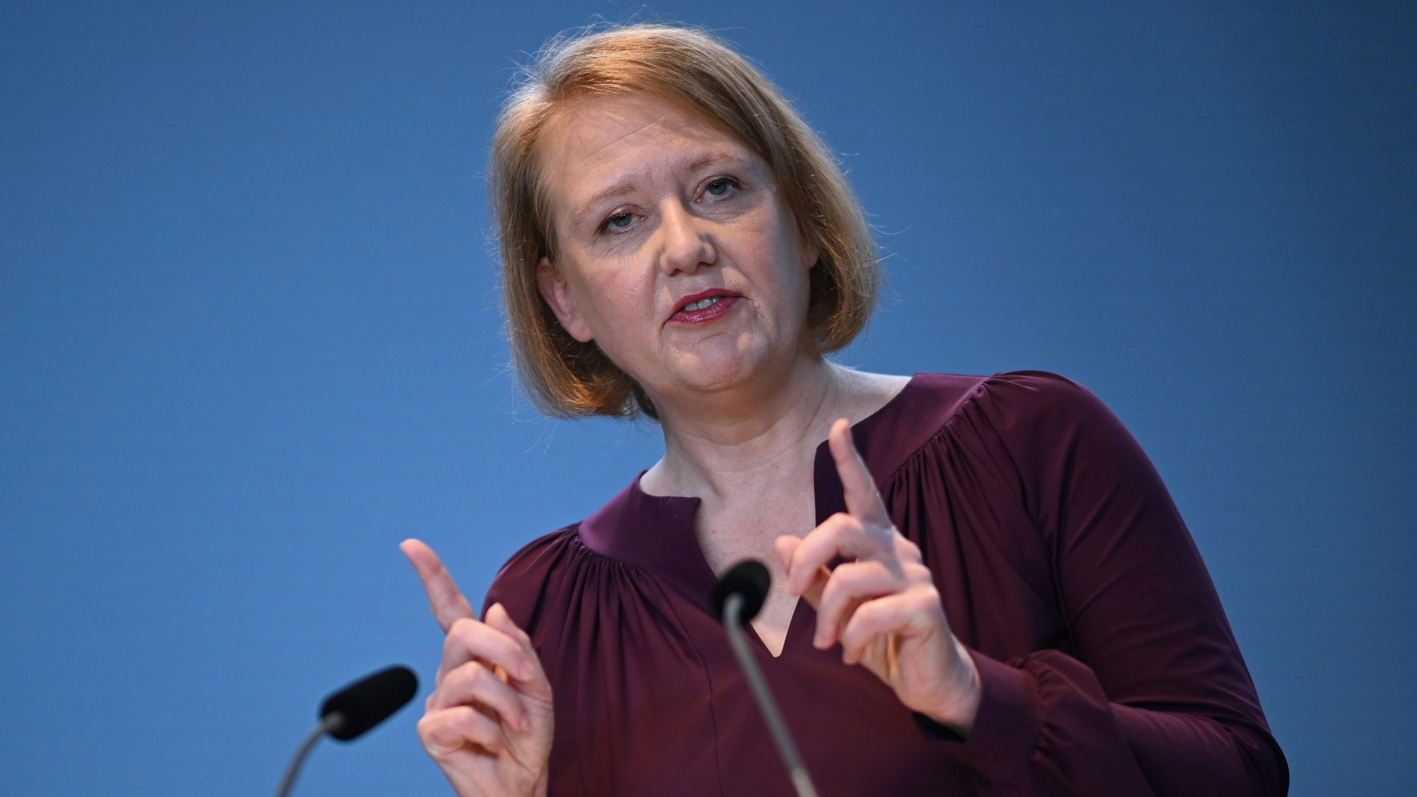 Lisa Paus (Bündnis 90/Die Grünen), Bundesministerin für Familie, Frauen, Senioren und Jugend spricht bei einer Pressekonferenz.
