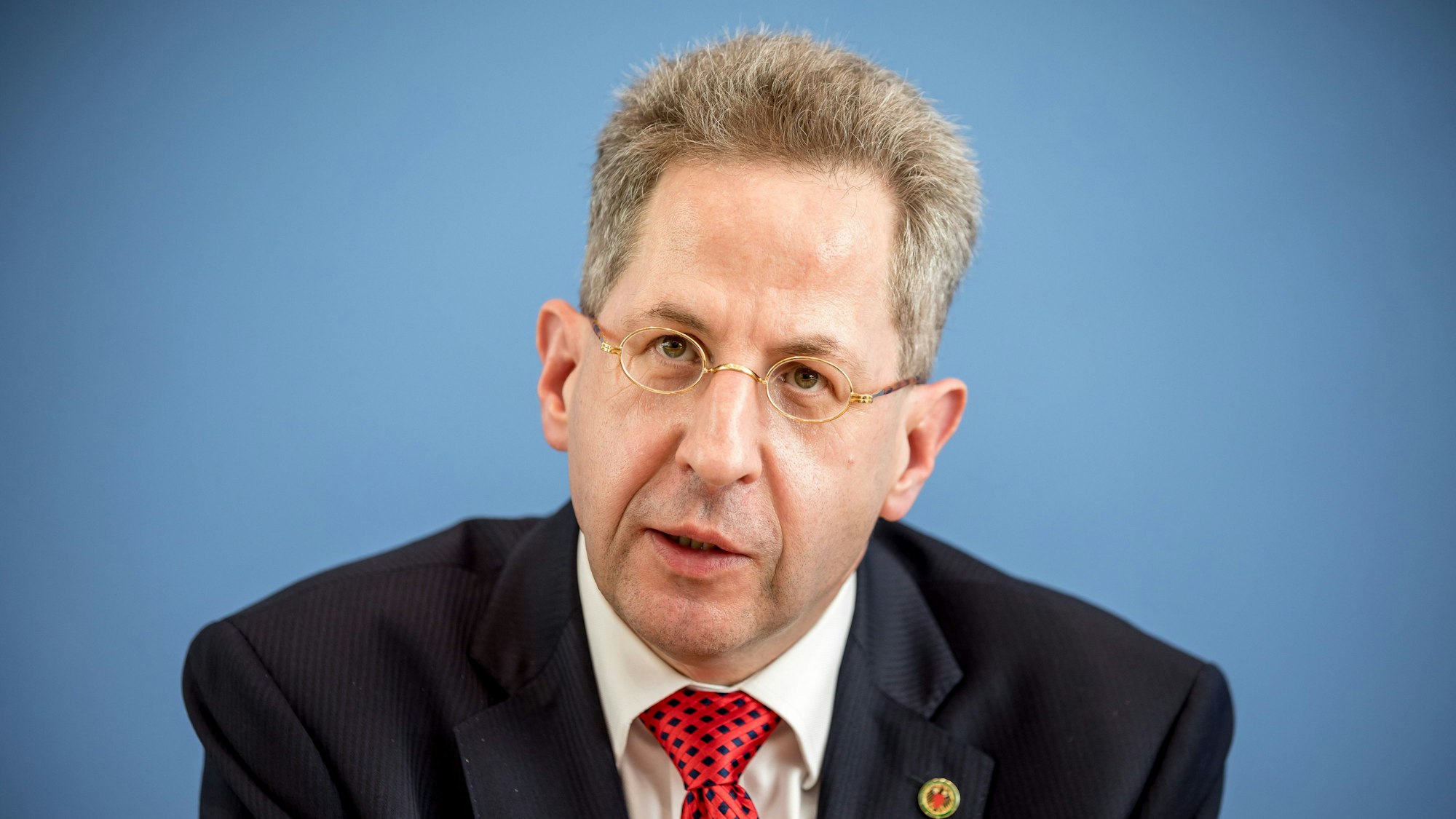 Hans-Georg Maaßen, damaliger Präsident des Bundesamtes für Verfassungsschutz ist auf dem Bild zu sehen.