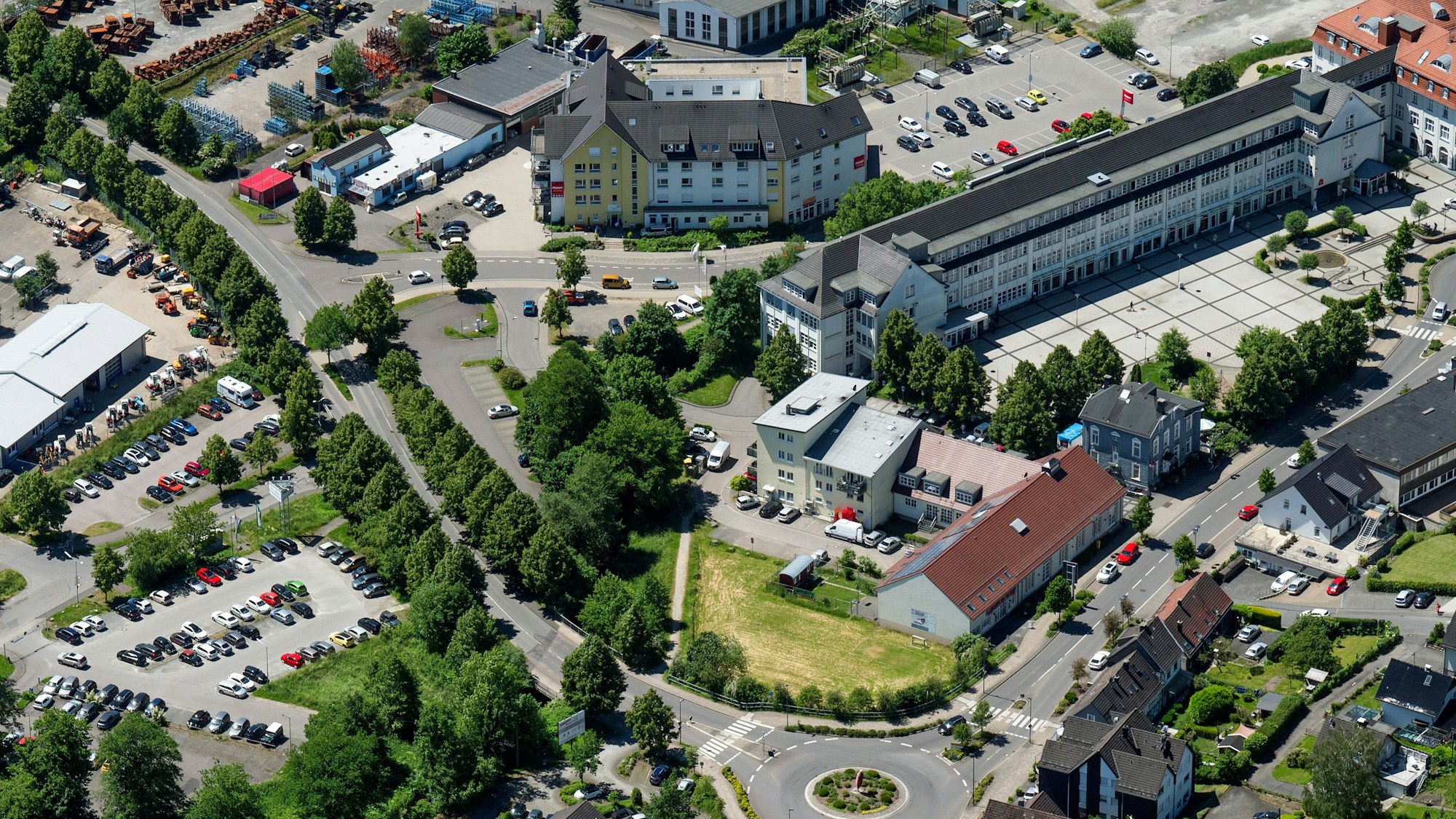 Luftbild Bergneustadt, Innenstadt mit Blick auf die Krawinkelwiese.