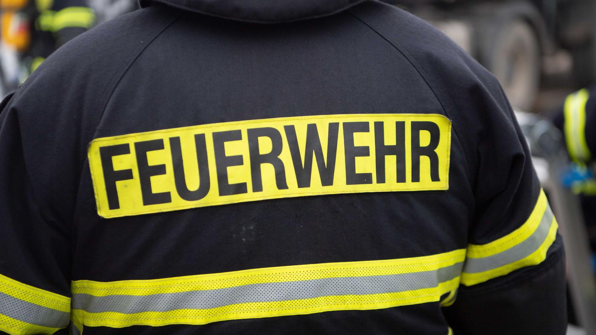 Das Symbolbild zeigt einen Feuerwehrmann.