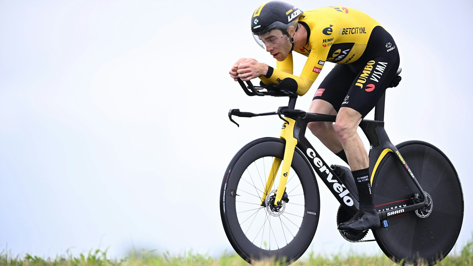 ARCHIV - 14.05.2023, Italien, Cesena: Radsport: UCI WorldTour - Giro d·Italia, Savignano sul Rubicone - Cesena (35,00 km), 9. Etappe (Einzelzeitfahren): Michel Heßmann aus Deutschland von Jumbo-Visma in Aktion. Der 22-Jährige ist wegen einer positiven Dopingprobe suspendiert. (zu dpa: «Deutscher Radprofi Heßmann nach positiver Dopingprobe suspendiert») Foto: Jasper Jacobs/Belga/dpa +++ dpa-Bildfunk +++