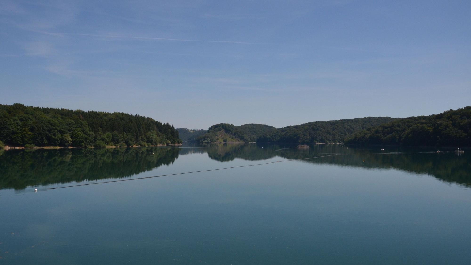 Blick auf die Wahnbachtalsperre.