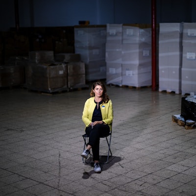 Einen Großteil ihrer Zeit verbringt Linda Mai im Lager. Von dort aus gehen Hilfsgüter alller Art in die Ukraine.