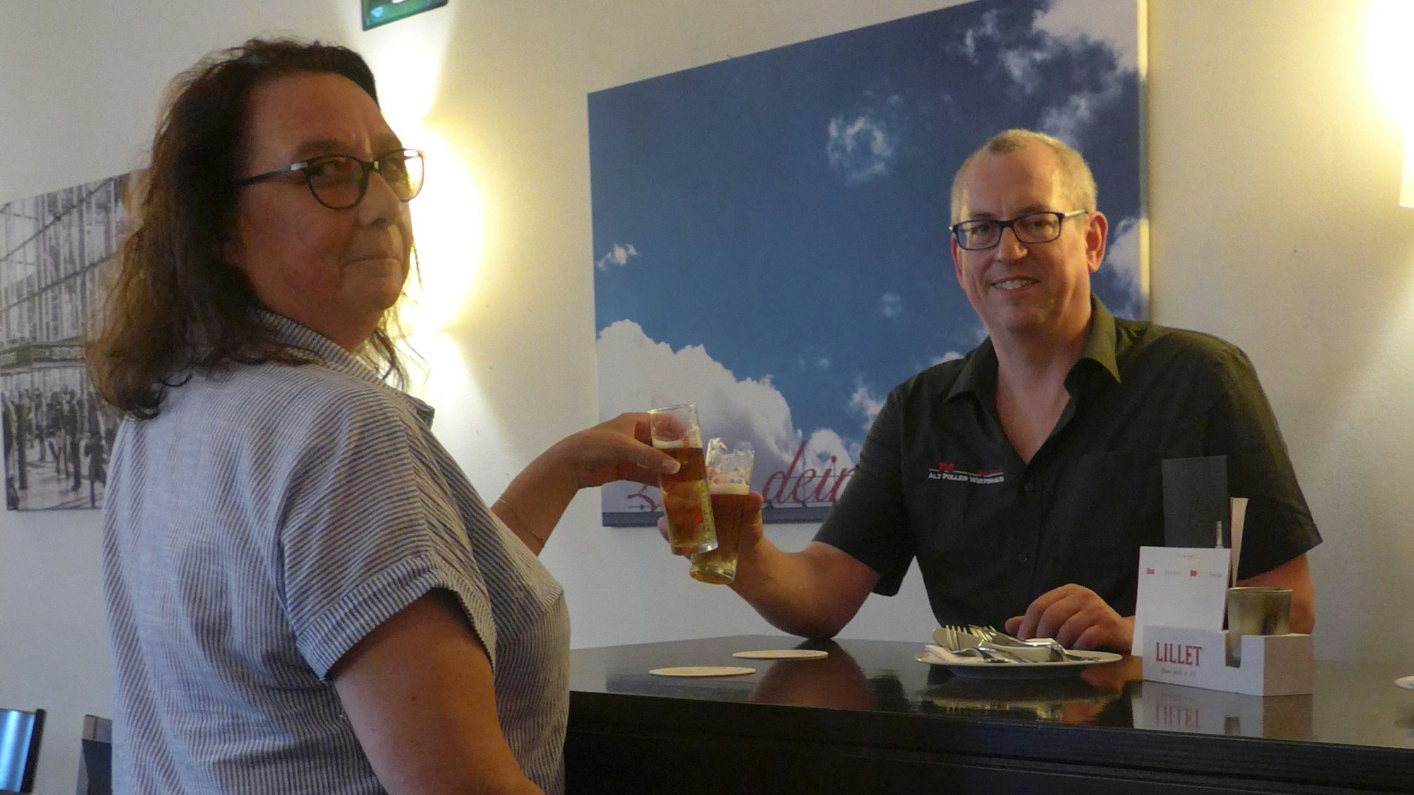 Andreas Hertel wird im Wirtshaus auch von seiner Ehefrau Svenja Gülden unterstützt.