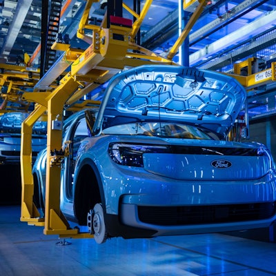 Einige wenige Explorer hat Ford bereits im Juni produziert. Die eigentliche Produktion beginnt jetzt erst 2024.