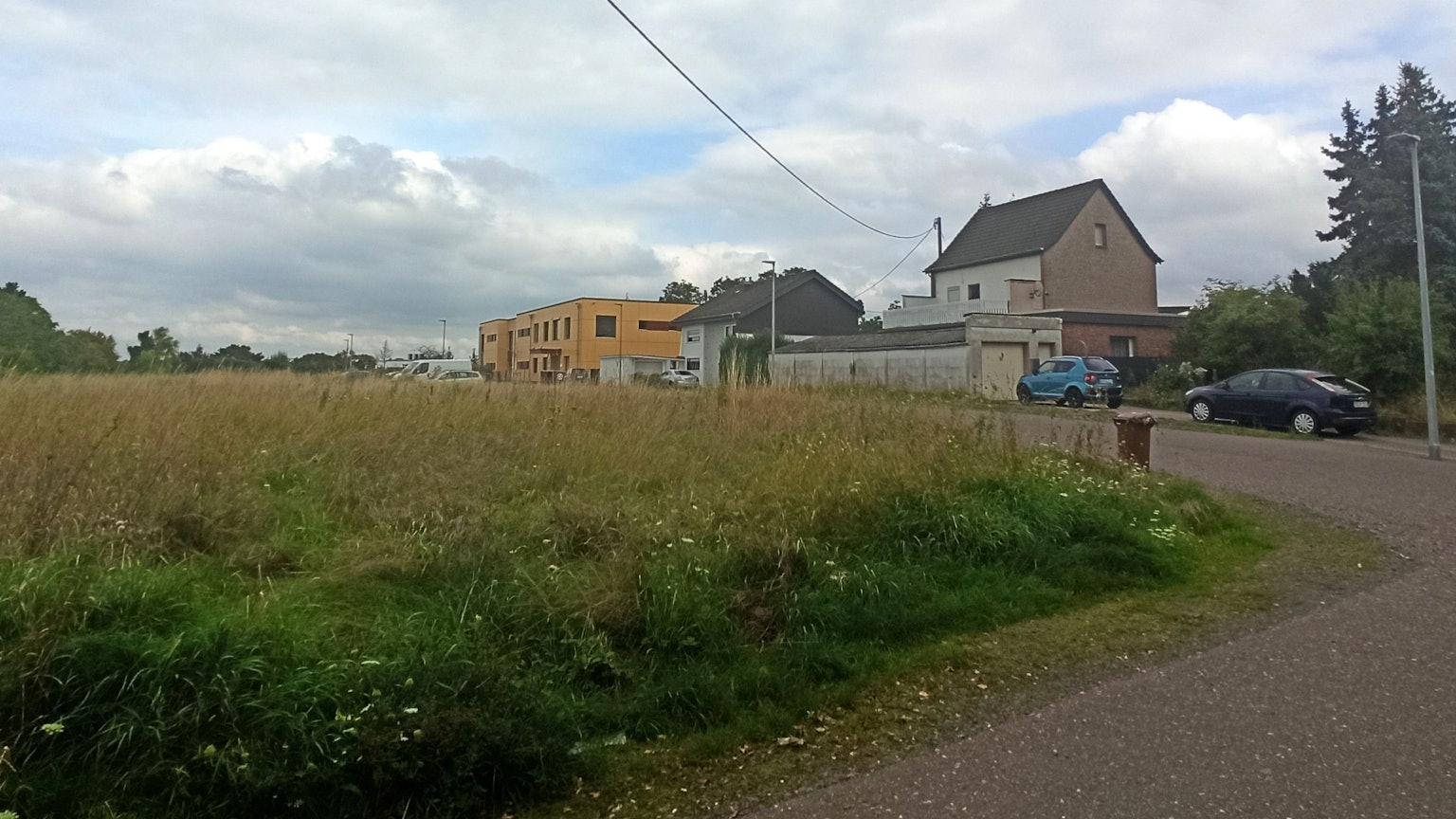 Am Hexenweg gegenüber der Kita "Märchenwald" der Lebenshilfe soll die neue Sammelunterkunft für Geflüchtete entstehen.