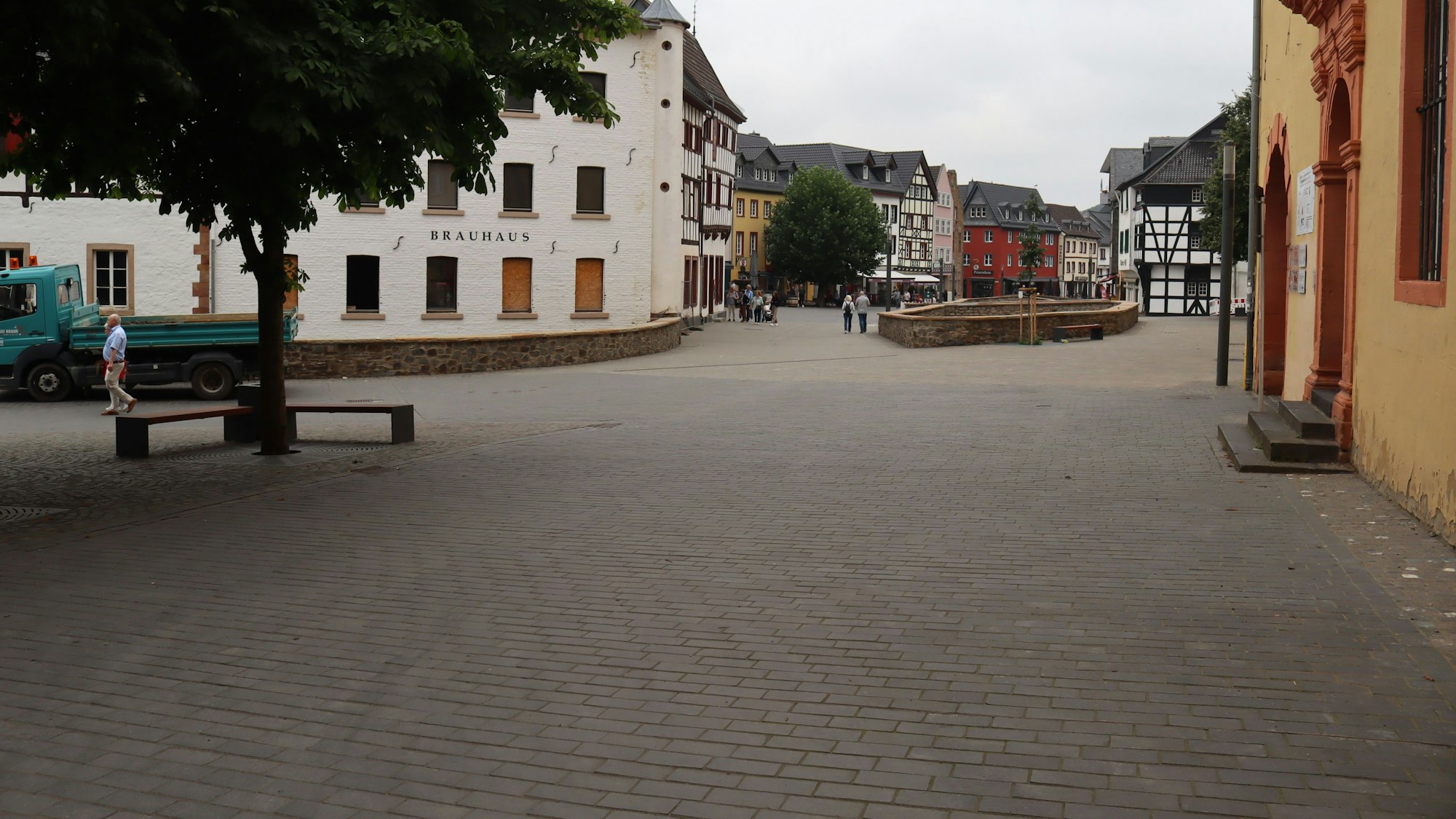 Die Fläche zwischen Salzmarkt und St.-Michael-Gymnasium böte Platz für ein paar Parkplätze.