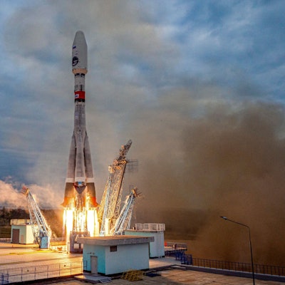 Die russische Raumsonde „Luna-25“ startet mithilfe einer Sojus-Rakete vom Weltraumbahnhof Wostotschny im Osten Russlands. Kurz vor dem Mond gibt es offenbar einen Zwischenfall.