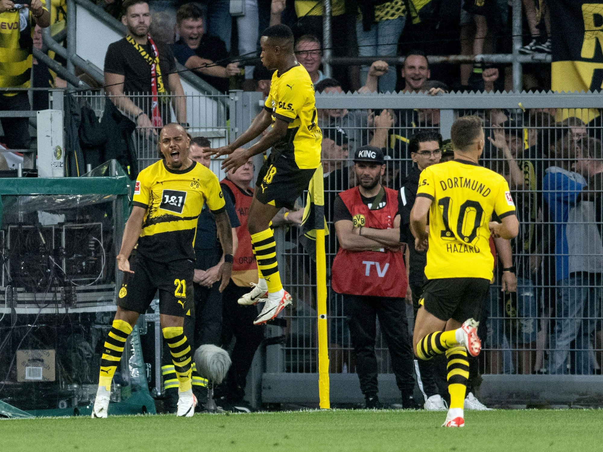 Dortmunds Donyell Malen jubelt über das 1:0.