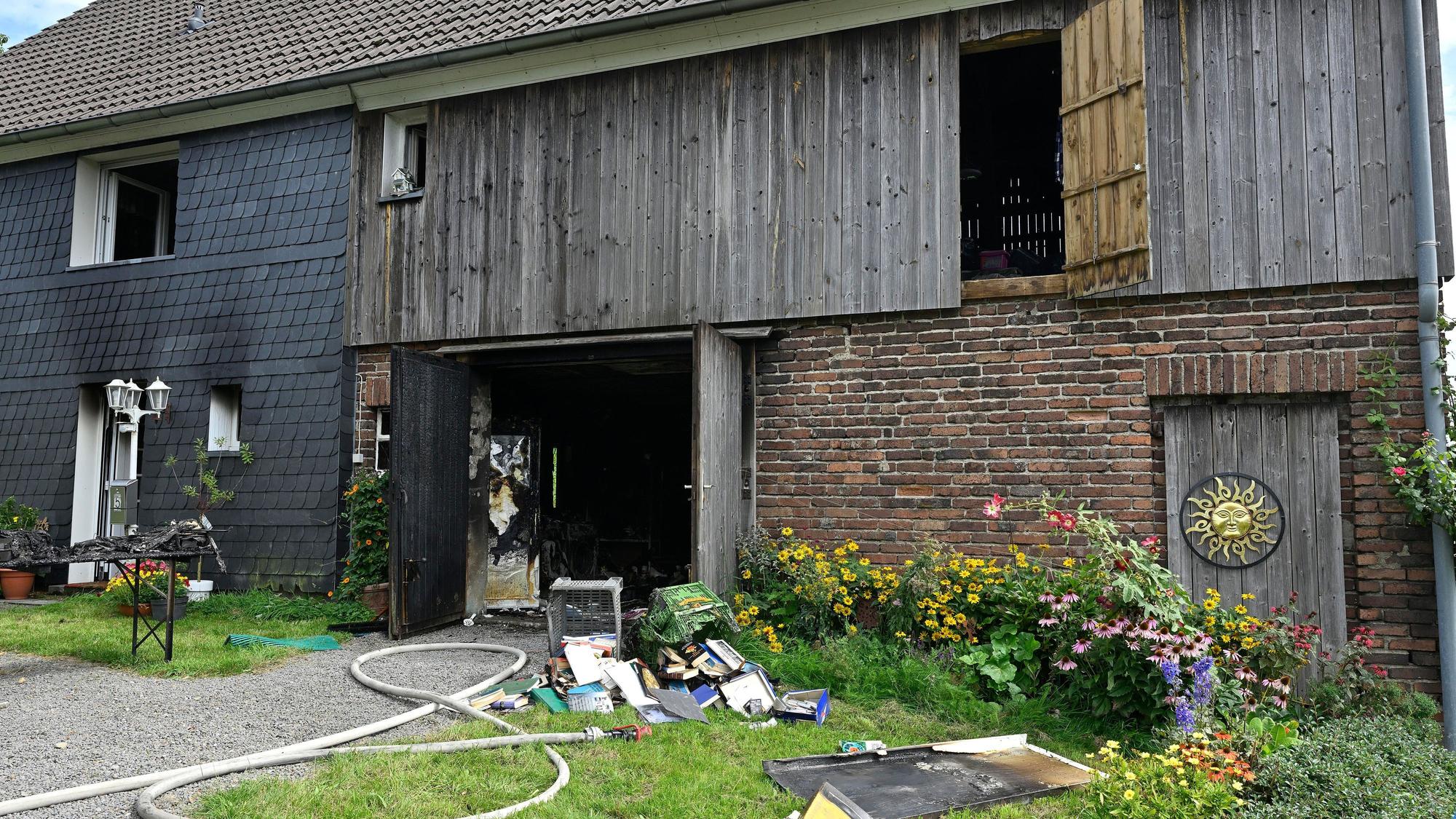 Ein Anbau eines Fachwerkhauses aus dem 17. Jahrhundert stand in Flammen.