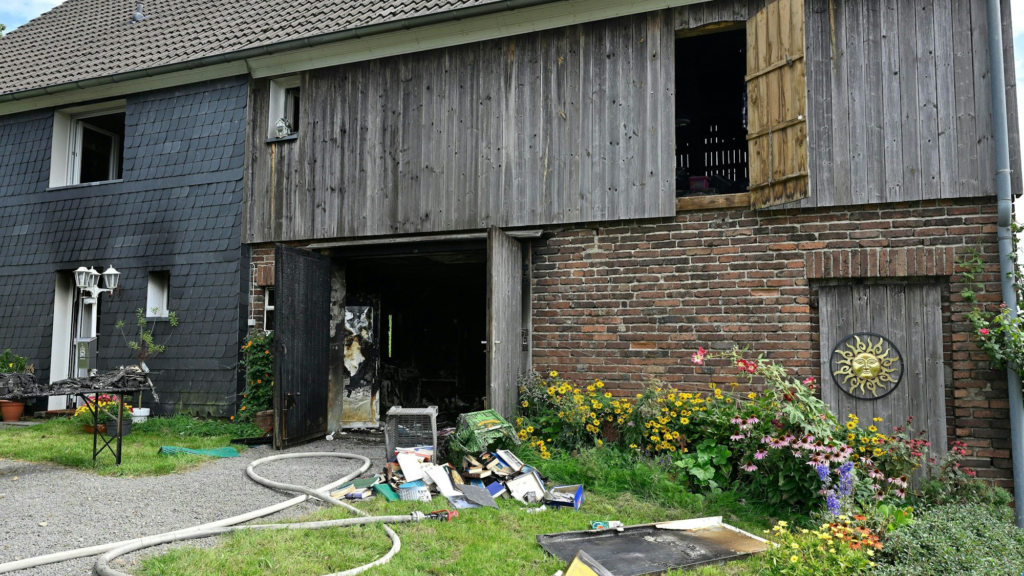 Ein Anbau eines Fachwerkhauses aus dem 17. Jahrhundert stand in  Flammen.