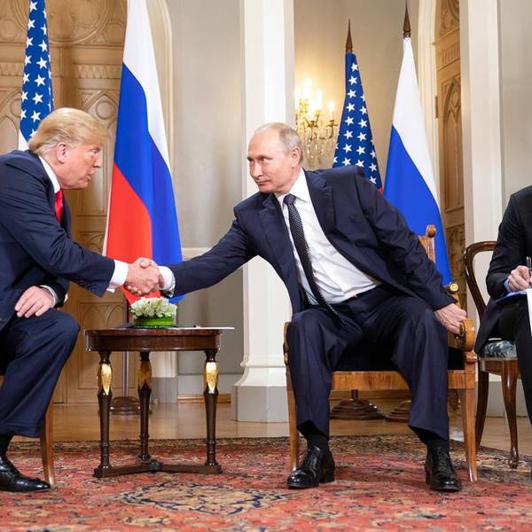 Handschlag zwischen Donald Trump und Wladimir Putin bei einem Treffen im Jahr 2018 in Helsinki. Der ehemalige US-Präsident behauptet am Freitag erneut, besonderen Einfluss auf Putin gehabt zu haben. (Archivbild)