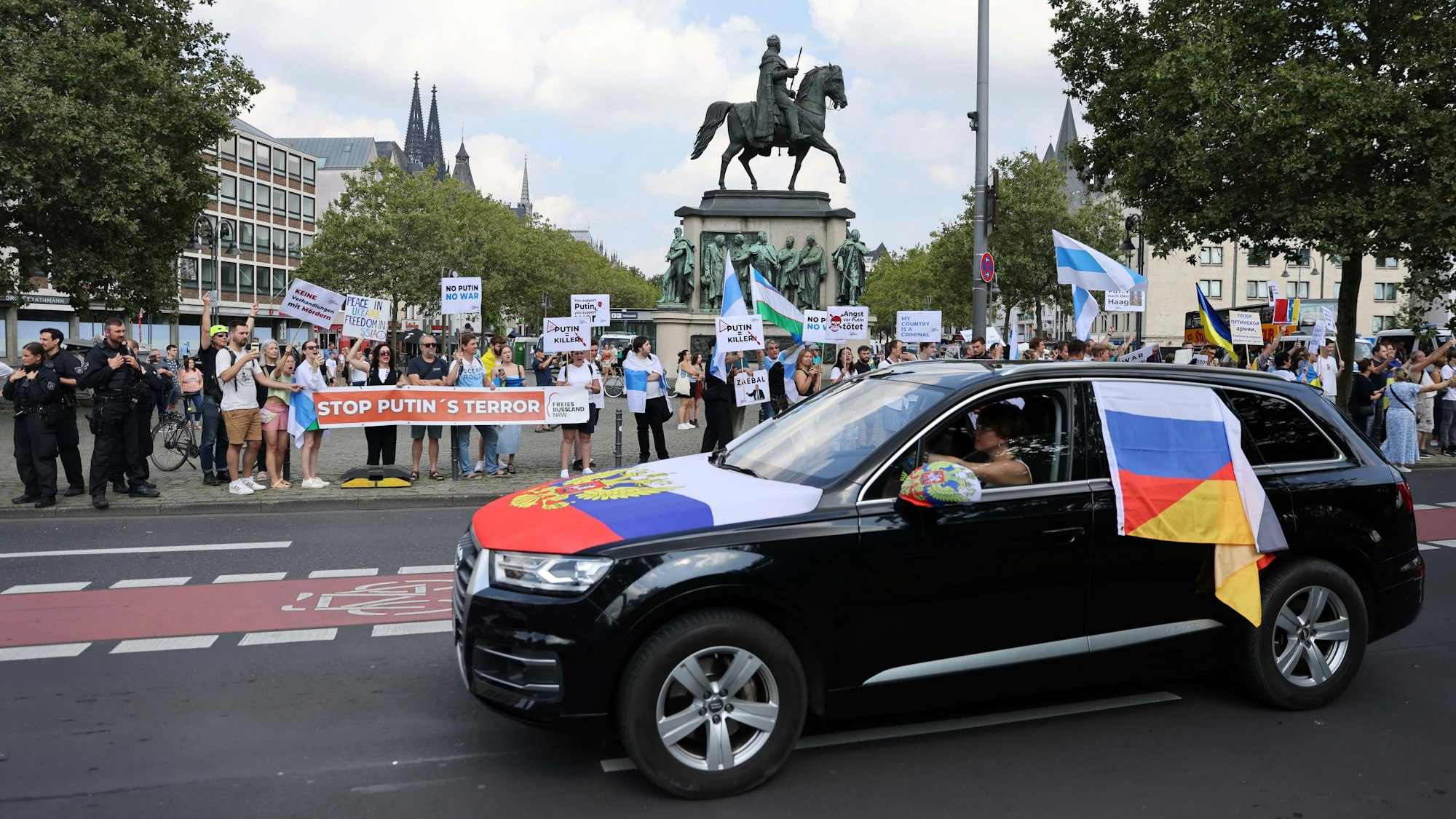 Köln, RSK, Pro-Russischer Autokorso und Gegen-Demonstrationen in der Innenstadt und an der Rheinuferstraße