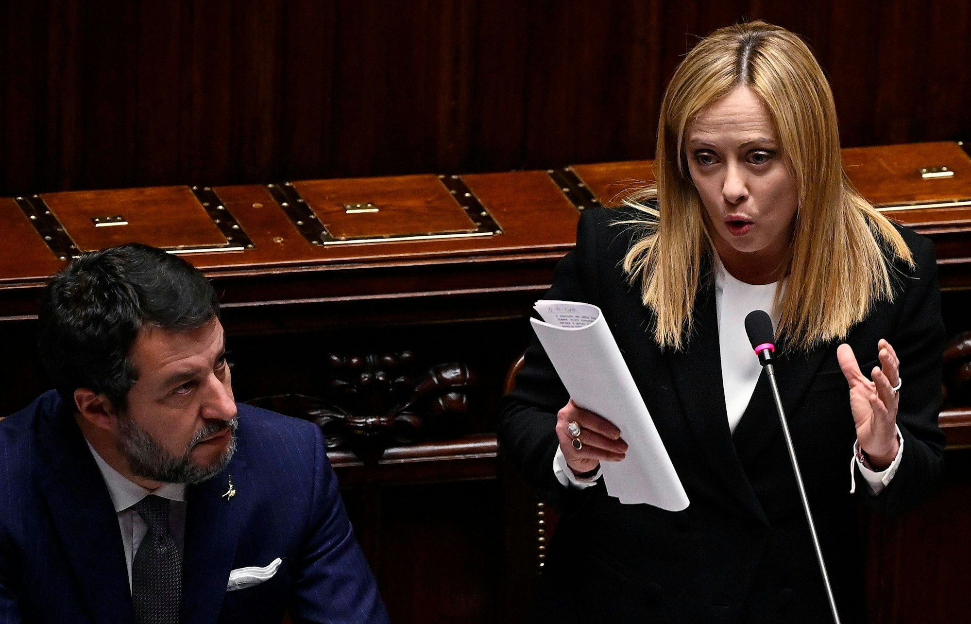 Regierungschefin Giorgia Meloni (r.) zusammen mit ihrem Stellvertreter Matteo Salvini bei einer Fragestunde an die Regierung. (Archivbild)