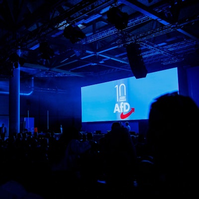 Präsentation eines Films zu sehen bei der Abendveranstaltung anlässlich der 10-jährigen Jahrestages der Parteigründung bei dem AfD-Bundesparteitag in der Magdeburger Messe. (Symbolbild)