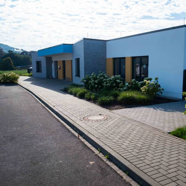 Das Bild zeigt die DRK-Kita in Kirspenich von außen.