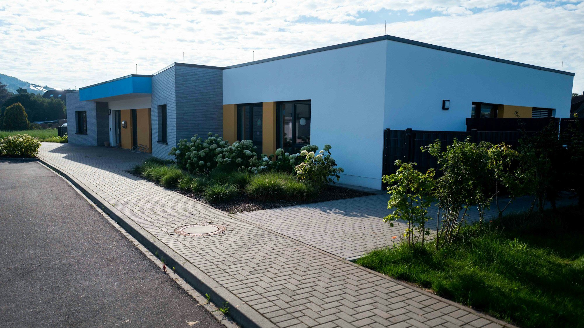 Das Bild zeigt die DRK-Kita in Kirspenich von außen.